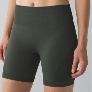 Lululemon Sculpt Shorts NWT (biker short style)